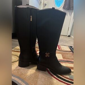 Tommy Holfiger Boots Size 10M Color black